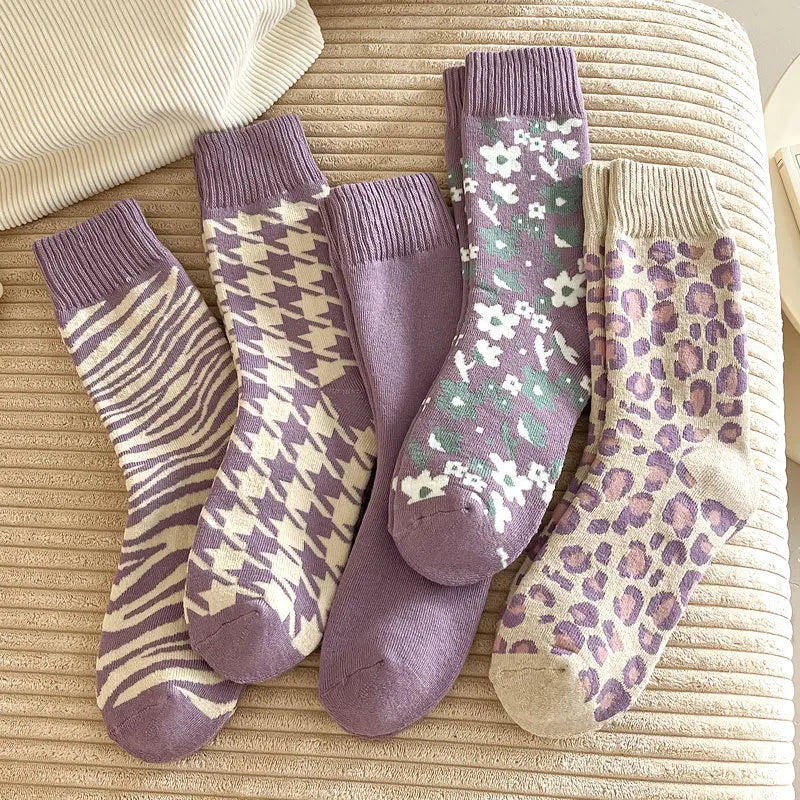 🧦 جوارب نسائية فاخرة بطول الركبة – تصميم زهري فانتازي مبطنة بالفرو ❄️🌺