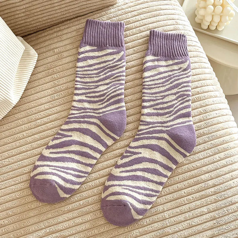 🧦 جوارب نسائية فاخرة بطول الركبة – تصميم زهري فانتازي مبطنة بالفرو ❄️🌺